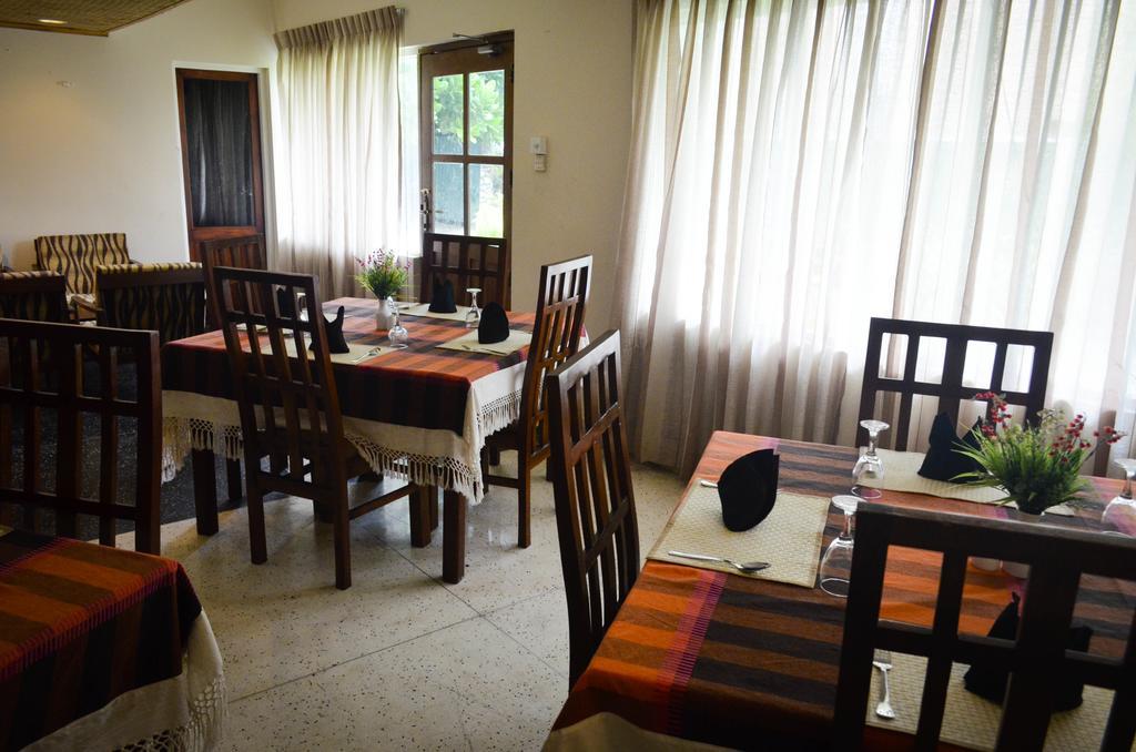 Yoho Mount Waves Hotel Colombo Ngoại thất bức ảnh